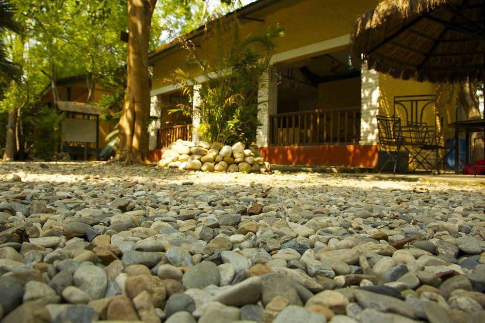 Maruni Sanctuary Lodge By Kgh Group Sauraha Exterior foto