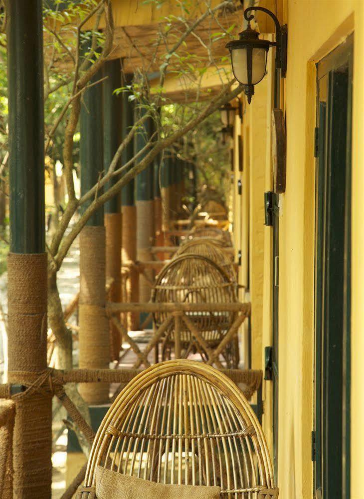 Maruni Sanctuary Lodge By Kgh Group Sauraha Exterior foto