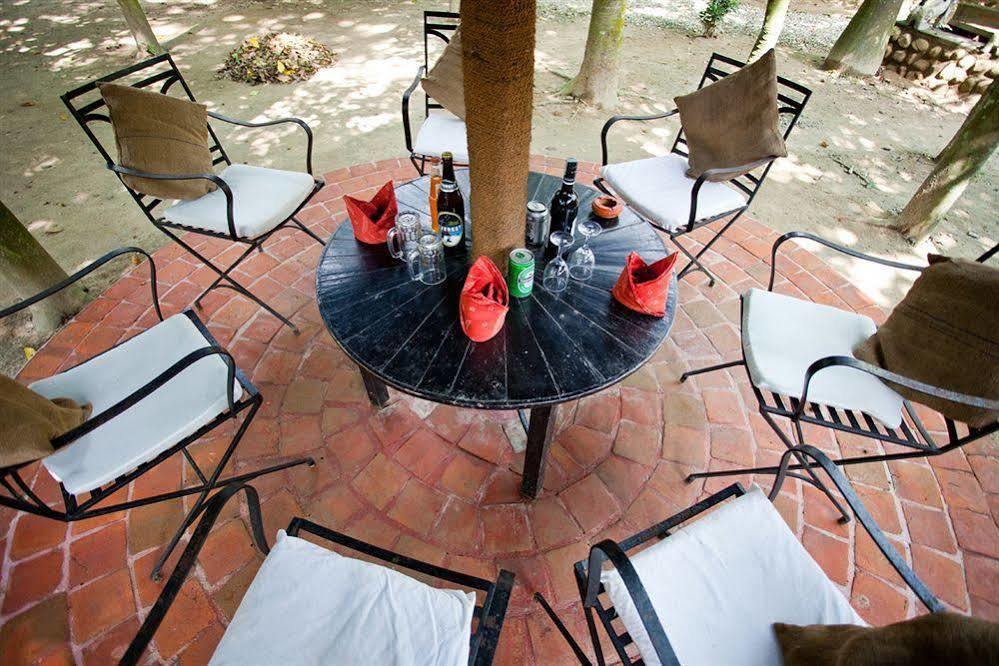 Maruni Sanctuary Lodge By Kgh Group Sauraha Exterior foto